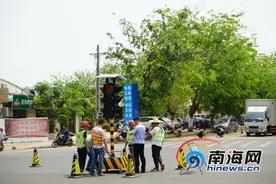 海口交警支队领导值班12345服务热线 督办十字路口信号灯图片