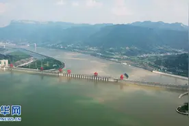 航拍世界第一大水电工程——三峡大坝图片