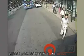 智残小伙赌气离家 细心女司机挽留助团聚图片