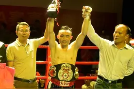 美团外卖小哥成中国拳王 重庆小伙夺WBA青年金腰带图片