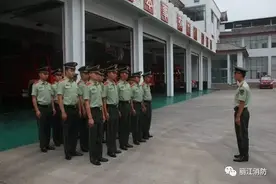 特勤中队举行2017年度士兵晋升警衔仪式图片
