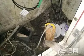 消防管道经常破裂 万达悦公馆电梯因进水停运图片