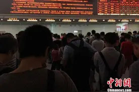 暴雨致长沙南站超过80趟高铁临时停运 可30天内免费退改图片