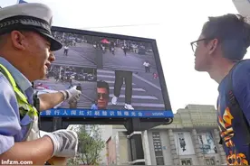 让闯红灯者成为网红？图片