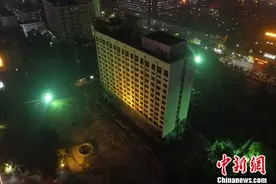江西首家星级宾馆大楼成功爆破拆除图片