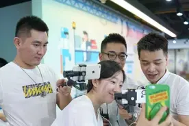 国际不再恐同日，我们在Blued办公室看了一场文艺与爱的直播图片