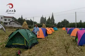 摩托车越野、徒步穿越…… 公安帐篷节点燃游客激情图片