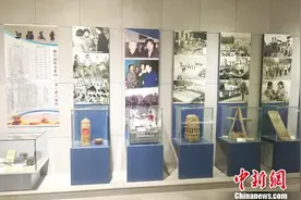 上海“老知青”难忘塔里木万里赴新疆捐文物(图)图片