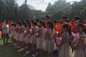 燃爆！80岁的钱塘江大桥今天亮相纽约时代广场图片