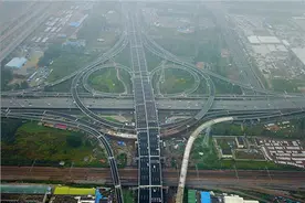郑州"三环快速圈"闭合成圆,东三环上跨陇海铁路主线通车图片