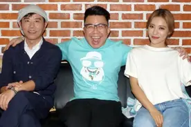 《TheVoice决战好声》抢学员 伍思凯出手慢 陈奂仁出脚按铃图片