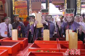 广东汕头千年赵祠重光 子孙着汉服行古礼祭祀(图)图片
