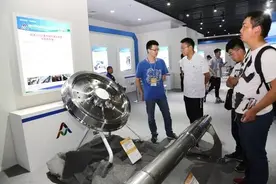 时速350公里的高铁轮轴原来就这样｜记者逛双创活动周山西分会场图片