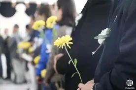 植物学家钟扬遗体告别仪式在宁夏举行，复旦师生折千纸鹤悼念图片