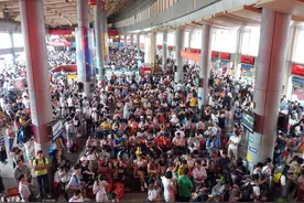 双节客流合并！南宁各大客运站被挤爆了图片