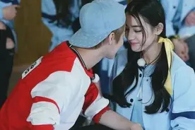 唇语大师破解鹿晗杨颖聊天内容，涉及热巴还有喜饼！图片