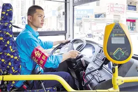 「我的这五年」工作条件更好了、房子也买了……“加班狂”公交司机的幸福生活图片