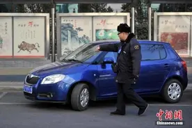 北京拟规定“道路停车收费公开” 逃缴或被罚款图片