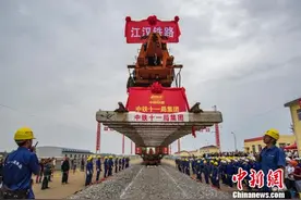 江汉平原货运铁路轨道全线铺通 今年底可望开通运营图片