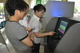 会“变魔术”的机器 兰溪首台纸硬币兑换机投入使用图片