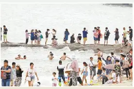 在厦门国庆假期下海游泳 最好选择上午中午图片