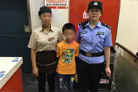 12岁男孩地铁站迷了路，女民警冒雨送他回家图片