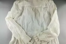 身边没熨斗还想熨衣服怎么办？小北告诉你两个瓶子就能轻松搞定……图片