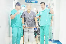 双膝同时换 走出手术室图片