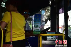 “无车日”倡导绿色出行 广西柳州市17条公交线路免费图片