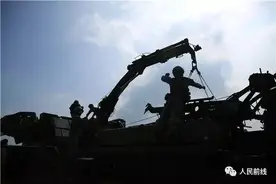 海边放“烟花”是个什么感受？这个旅的官兵告诉你有多酸爽！图片