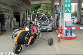 大开眼界！一架“飞机”竟然开进加油站，事发柳州图片