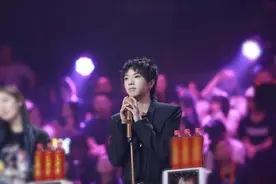 毛不易谈夺冠“愧不敢当” 李荣浩秀恩爱被调侃图片
