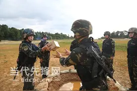 军中“霸王花”高原绽放图片