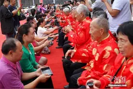重庆拟将“老年人免费”下限降至65周岁图片