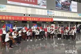 石家庄：学生进机场为旅客演奏经典曲目 听听都有啥图片