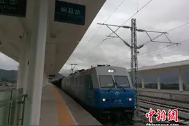兰渝铁路开始售票 兰铁局先期开通5对旅客列车（图）图片