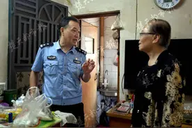 汉阳“解锁民警”，用爱心开启精神病人封闭的“心锁”图片