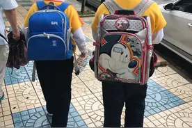 小学生书包重量抽样调查 一名六年级女生书包重6.8公斤图片