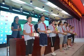 东阿百年堂走进东阿县第三实验小学捐赠图书图片