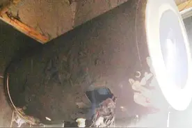 奇怪！好端端的电热水器突然自燃 大功率电器使用养护应引起重视图片