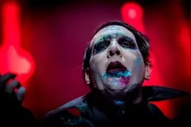 演唱会突发舞台事故 玛丽莲-曼森被紧急送医图片