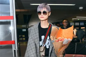 李宇春抵达巴黎今晚将亮相香街走秀 机场这身你打几分图片