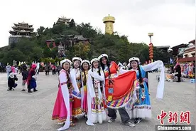 香格里拉迎来“双节”旅游热图片