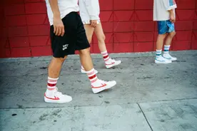 90岁的国货回力鞋重生了  瞄准海外的它会成为中国之光吗图片