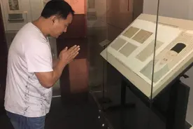 一幅明末的肖像画，何以让他的孙辈在美术馆展厅祭拜图片