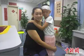 九寨沟地震失语小伤员出院：“吃葡萄不吐葡萄皮”图片