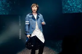 疯狂打Call！酷盖阿信化身“骑士”嗨翻全场图片