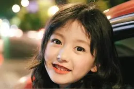 年仅8岁却美若天仙，撞脸杨幂美翻网友，看到她妈妈后大家都懂了图片