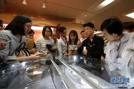 人民币硬币发行60周年全国巡展在沪举行图片
