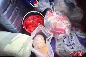 长假结束，打开返程行李……笑着笑着就哭了图片